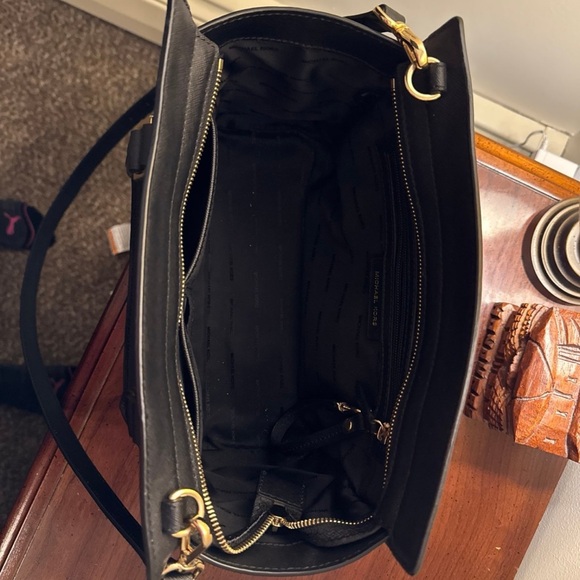 Michael Kors Selma Satchel - Picture 6 of 9